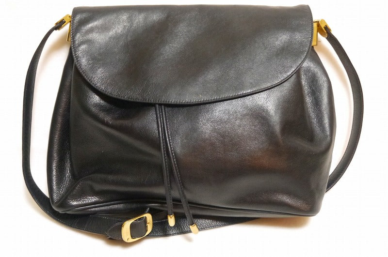 Salvatore Ferragamo 斜め掛け総革ショルダー(黒)