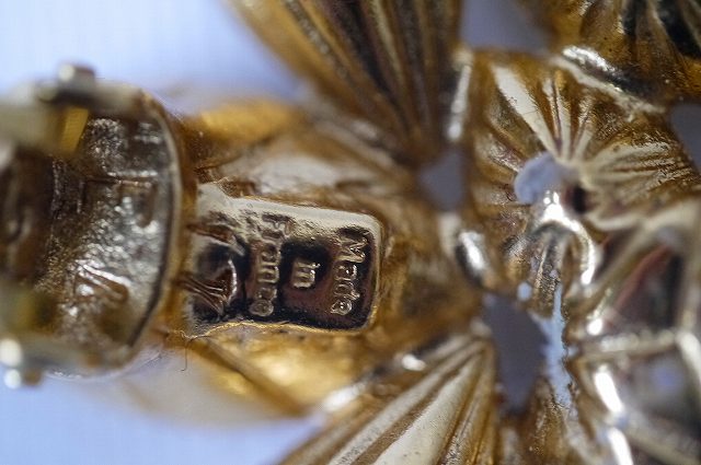 YVES SAINT LAURENTゴールドビジューイヤリング