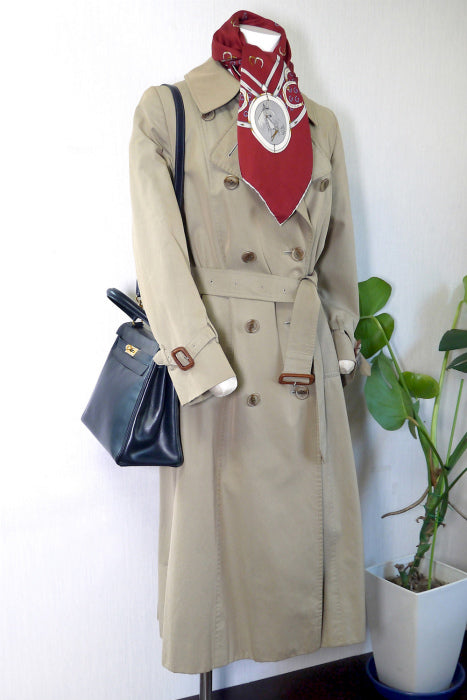 Burberry トレンチコート(薄カーキ)