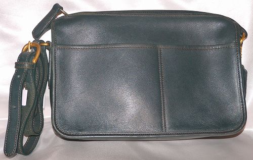 Coach 深緑総皮斜めがけショルダー