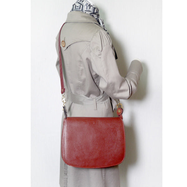 Cartier ペンホルダー付き半円斜めがけショルダー(ボルドー)