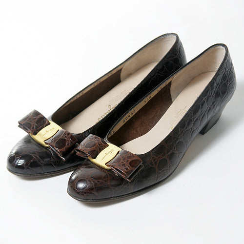 Salvatore Ferragamo 茶リボンパンプス