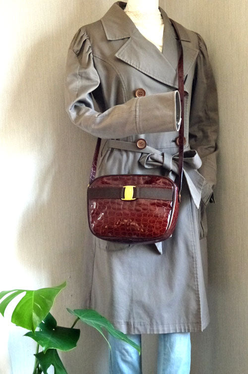 Salvatore Ferragamo クロコ型押し斜め掛けショルダー(茶)