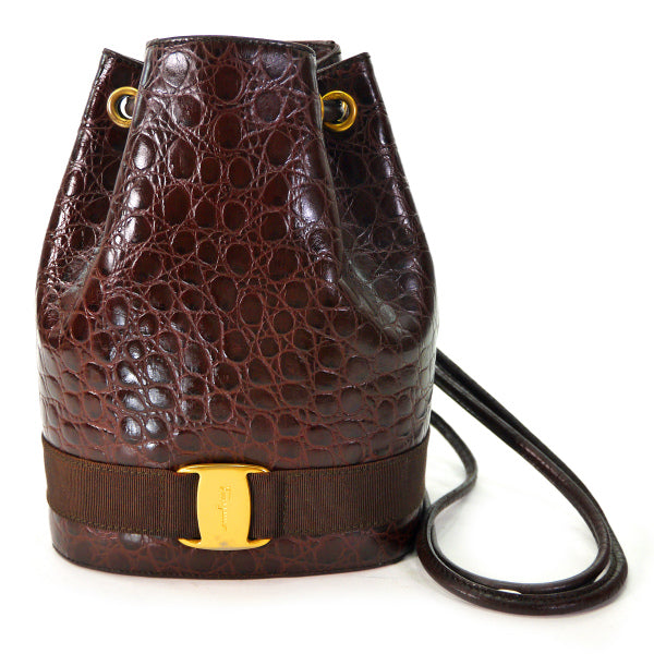【美品】Salvatore Ferragamo ヴァラ リュックサック 巾着 Salvatore Ferragamo Varaリボン巾着ミニリュック（クロコ型押し