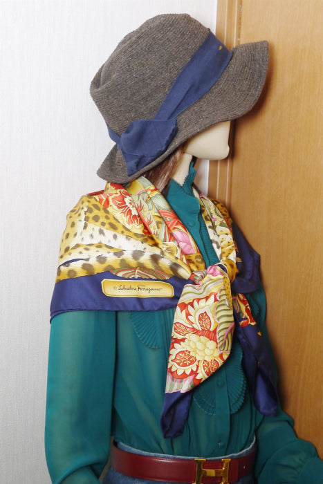 S様専用 Salvatore Ferragamo シルクスカーフ(タイガー×花)