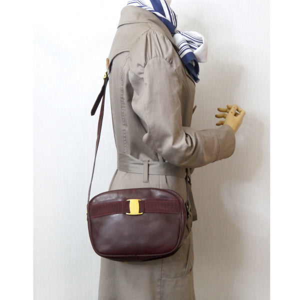 Salvatore Ferragamo Varaリボン ポシェットバッグ(ボルドー)