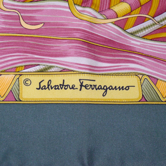 Salvatore Ferragamo シルクスカーフ(緑)