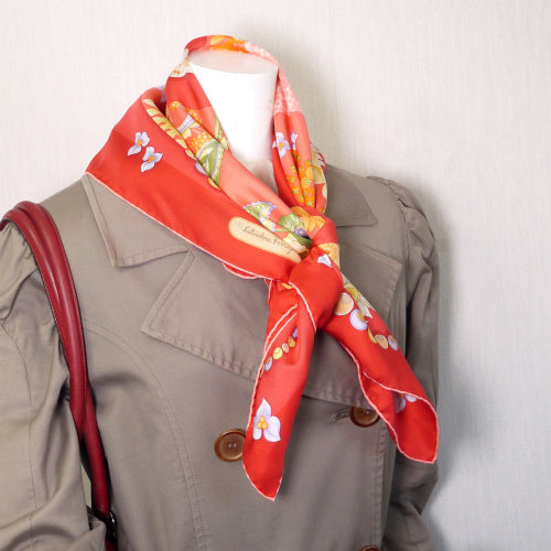 Salvatore Ferragamo シルクスカーフ(和柄/赤系)