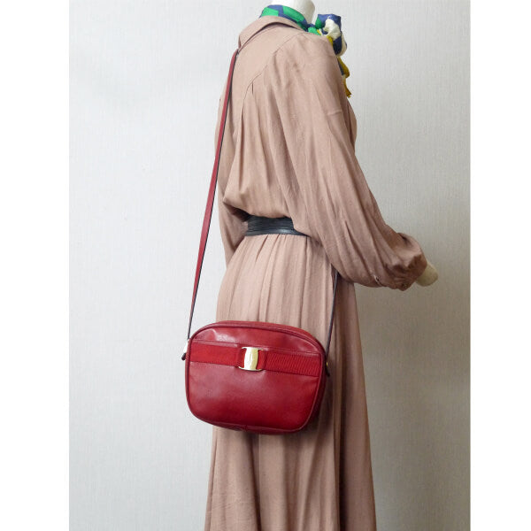 Salvatore Ferragamo Varaリボン ポシェットバッグ(赤)