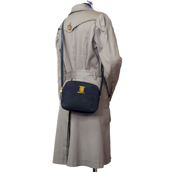 Salvatore Ferragamo Varaリボン ミニポシェット(紺/ヌバック)