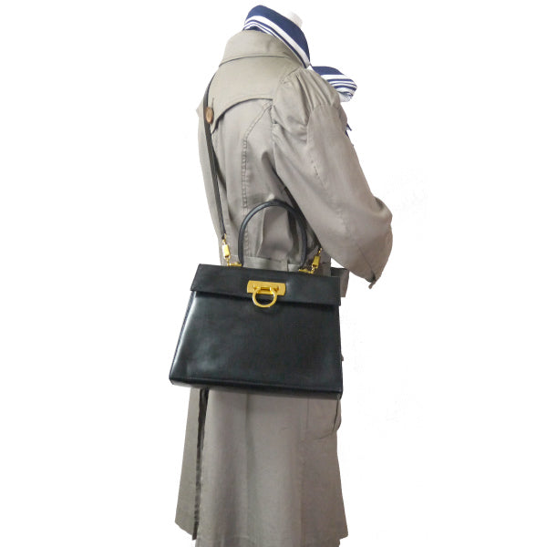 Salvatore Ferragamo ガンチーニ留め具2WAYハンドバッグ(黒)