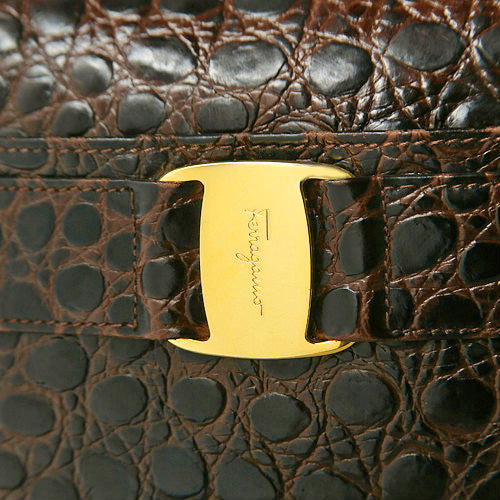 Salvatore Ferragamo 型押しポシェット(茶)