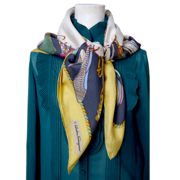 Salvatore Ferragamo パンプス柄シルクスカーフ(イエロー系)