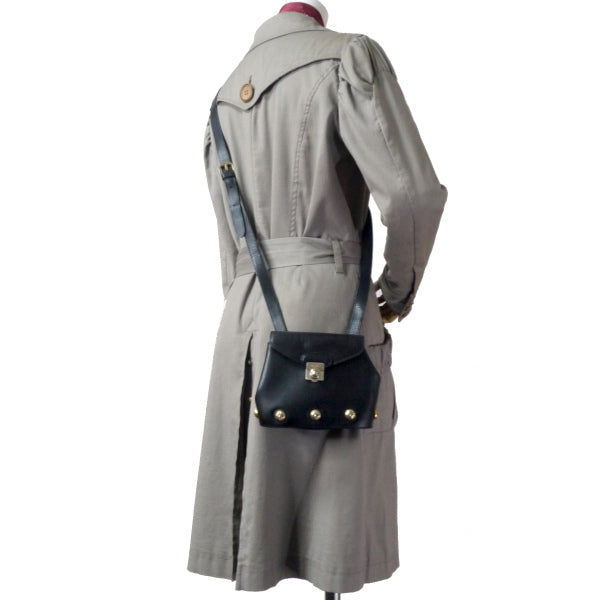 Salvatore Ferragamo ヒールスタッズ総革ミニバッグ(黒)