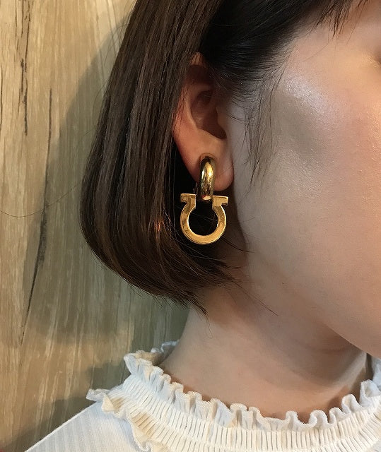 Ferragamo ガンチーニ2WAYイヤリング(イエローストーン)