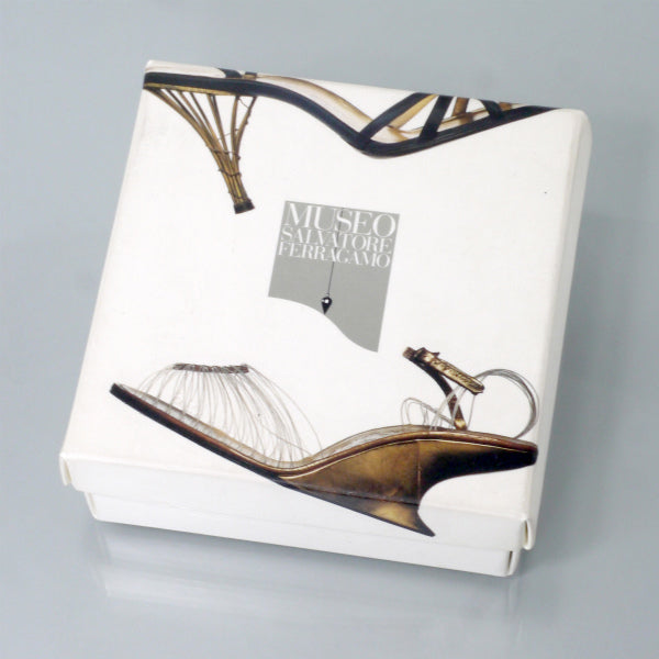 Salvatore Ferragamo ラウンドパンプスモチーフ イヤリング(ゴールド)