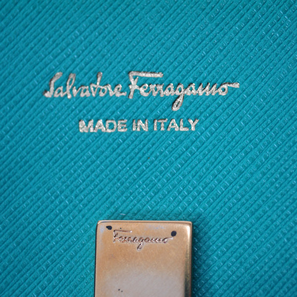 Ferragamo ガンチーニ留め具レザー長財布(ペールブルー)