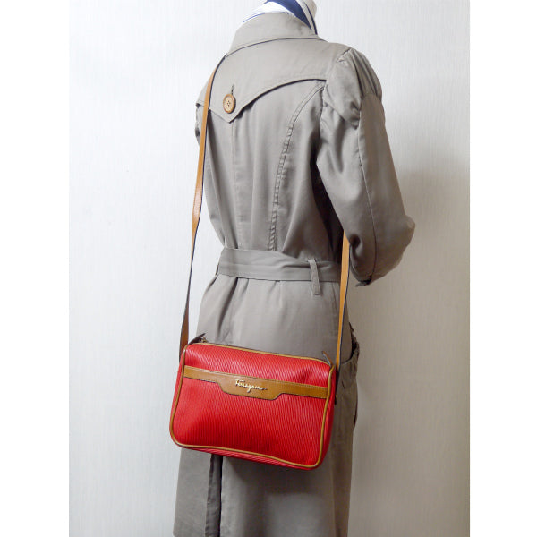 Salvatore Ferragamo バイカラーロゴショルダー(赤/キャメル)