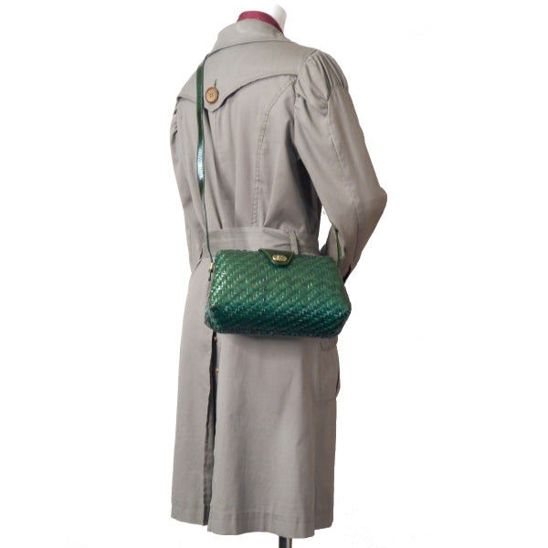 Salvatore Ferragamo ショルダー エナメルストローバッグ(緑)
