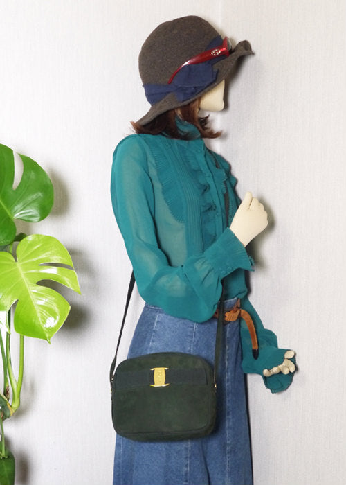 Salvatore Ferragamo スエードリボンショルダー(緑)