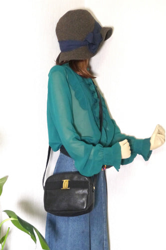 Salvatore Ferragamo リザード型押しリボンショルダー(黒)