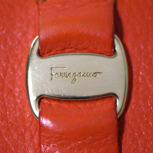 Ferragamo ヴァラセレリア長財布(赤)