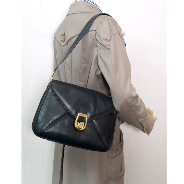 OLD Gucci 総革GG金具レターカットショルダー(黒)