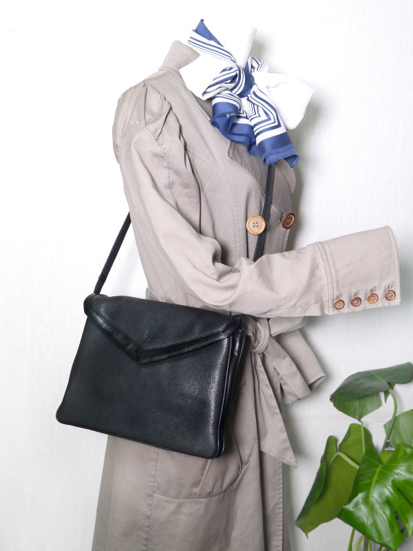 GIVENCHY 型押しレザー スクエアショルダー(黒/箱付)