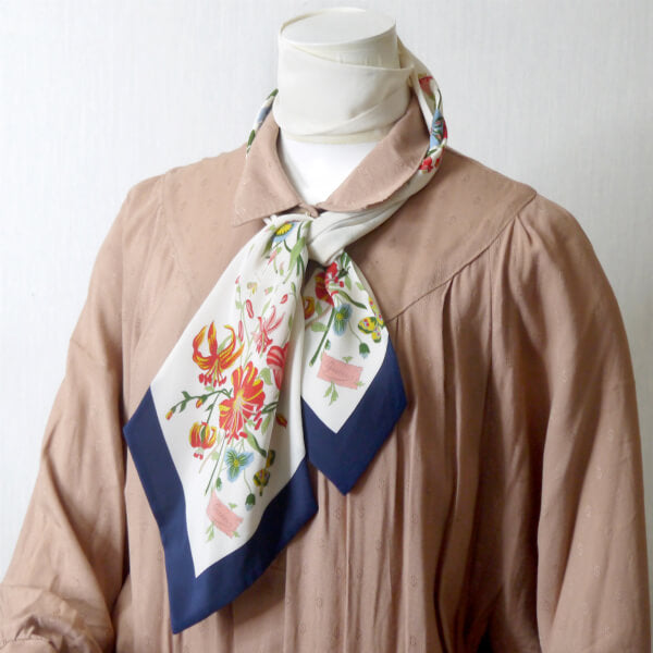 OLD Gucci シルクツイル フローラ ネックボウ(紺系)