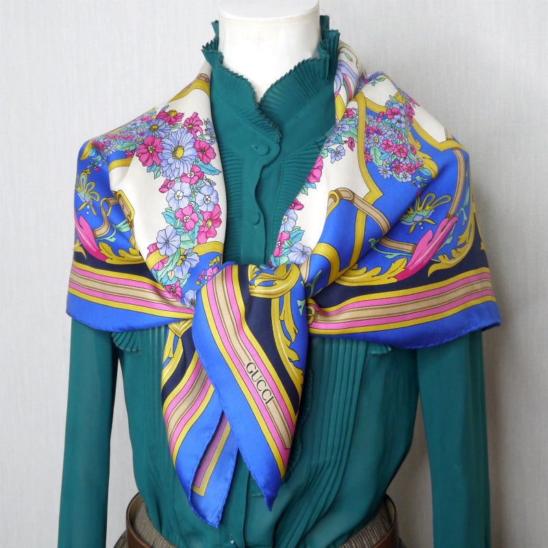 OLD Gucci ダマスク柄シルク大判スカーフ(青系)