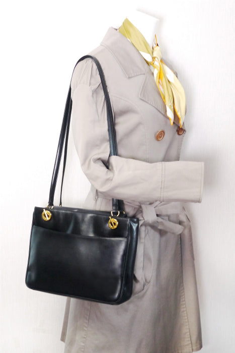 OLD Gucci 黒本革ビジネストート(内装赤)