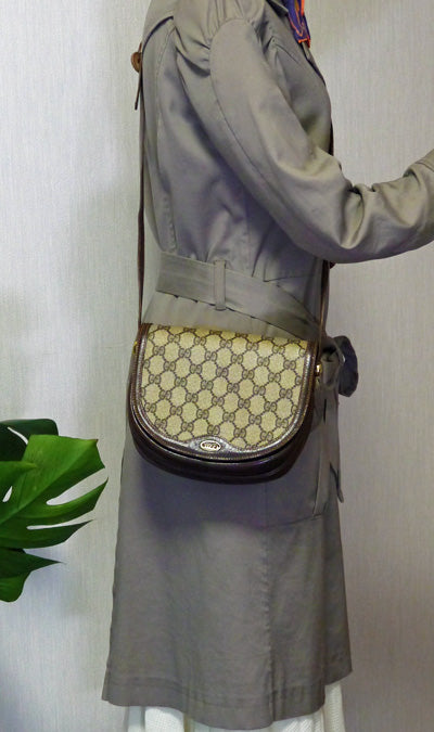 OLD Gucci 70s!筆記体ロゴ シェルポシェット(茶)
