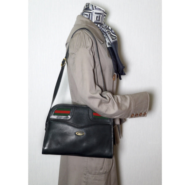OLD Gucci 筆記体スクエア総革ショルダ−(黒)