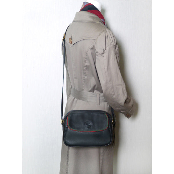 OLD Gucci 型押しレザー斜めがけポシェット(黒)