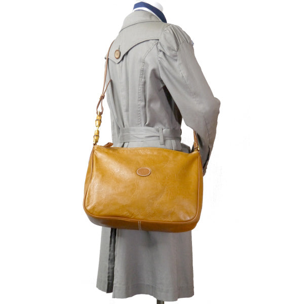 OLD Gucci 花柄エンボス加工A4レザーショルダー(キャメル)