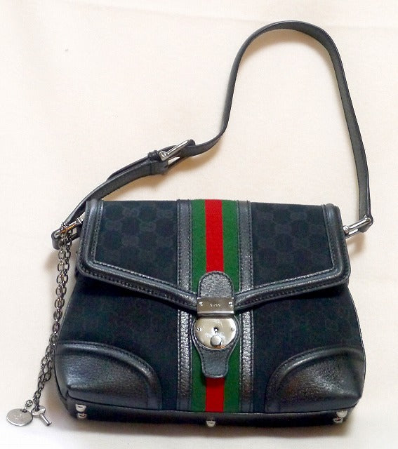 Gucci 黒キャンパス セミショルダー