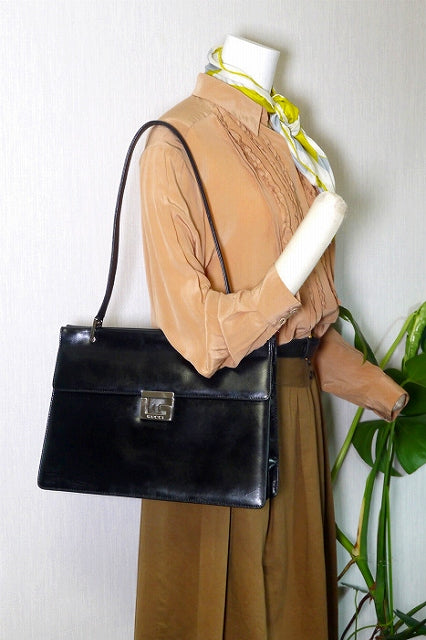 OLD Gucci 黒本革 ビジネストート(内装赤)