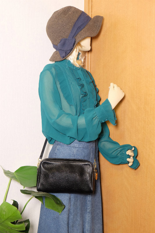 OLD Gucci 型押しレザーシンプル斜めがけショルダー(黒)