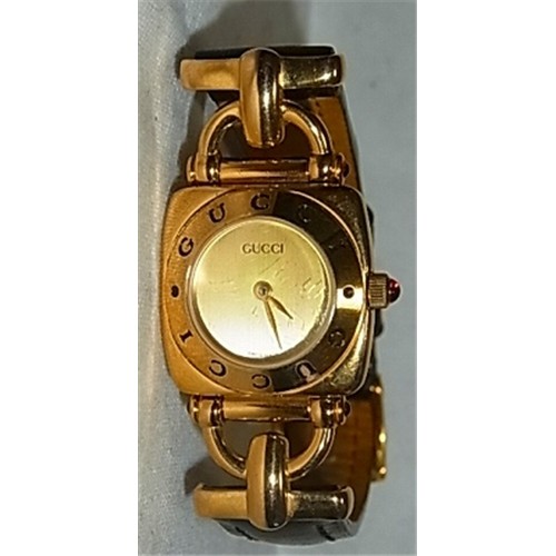 OLD Gucci ホースビット腕時計(ゴールド・白)