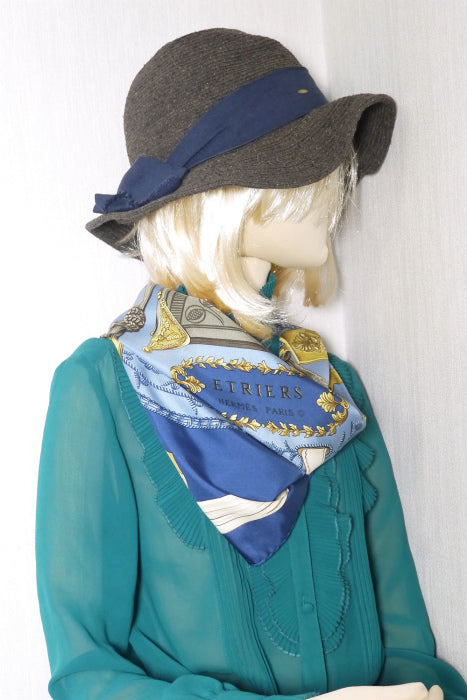 HERMES 大判カレ スカーフETRIERS(青)