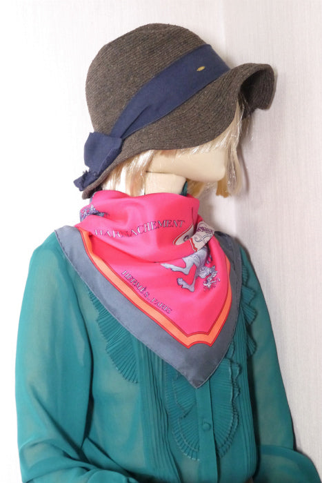 HERMES 大判カレ スカーフCARROUSEL(ピンク)
