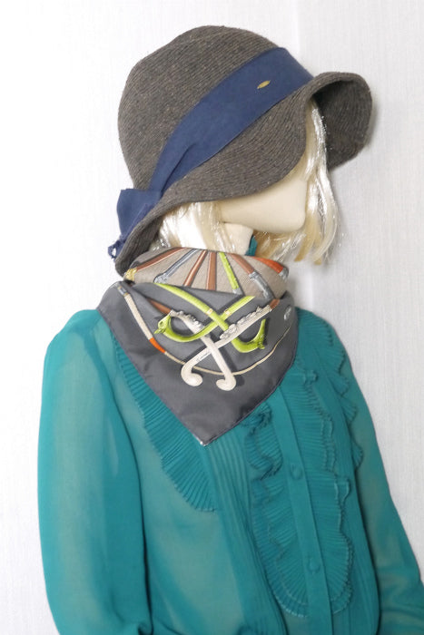 HERMES ミニカレ スカーフ(グレー系)