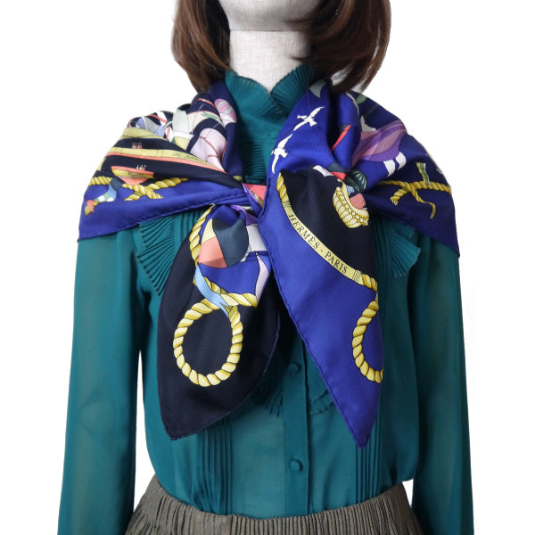 HERMES 大判カレ90スカーフ LES FOLIES DU CIEL(濃紺系/大空の狂気)