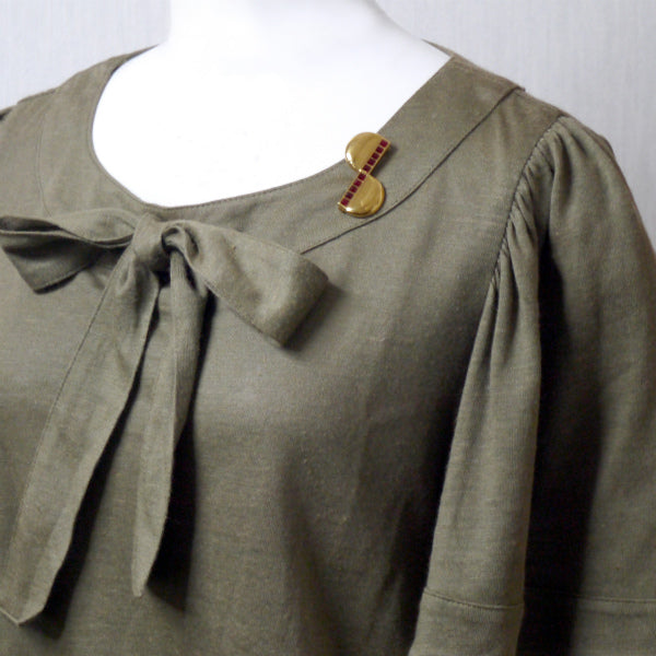 LANVIN レッドストーン 半円ブローチ(ゴールド)