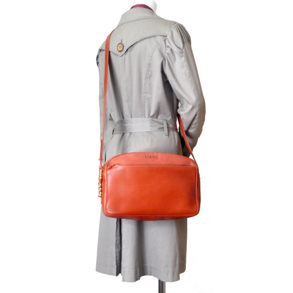 LOEWE ベラスケス レザー大型ショルダー(赤)