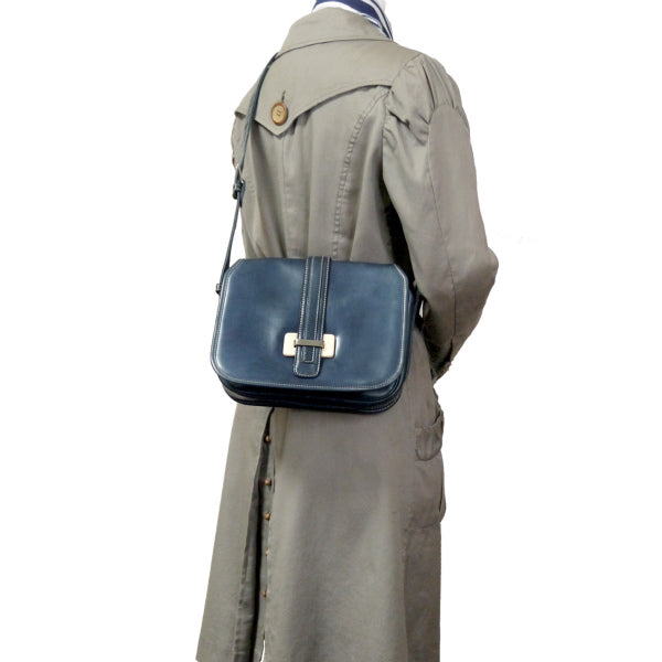 LOEWE 差し込みフラップ レザーショルダー(紺)