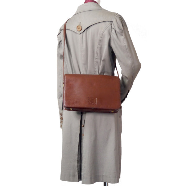 LOEWE アナグラムロゴ レザースクエアショルダー(茶)