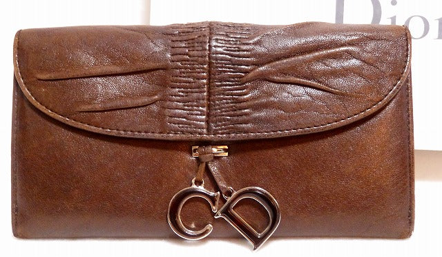 Dior 茶 チャーム付き長財布