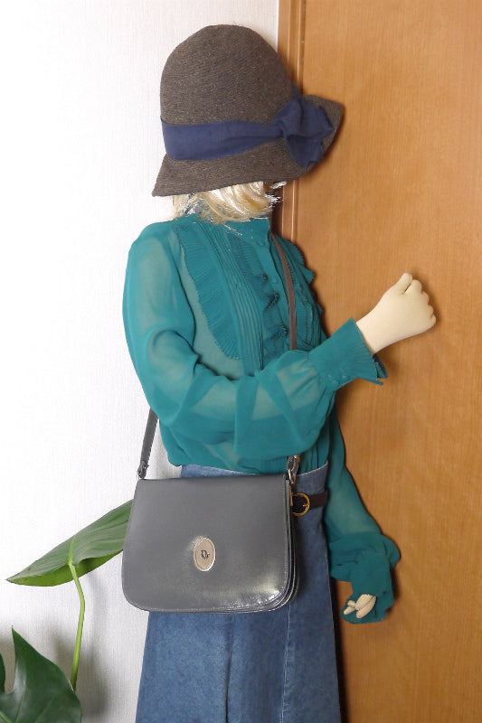 Old Dior 総革ロゴプレート半円ショルダー(グレージュ)