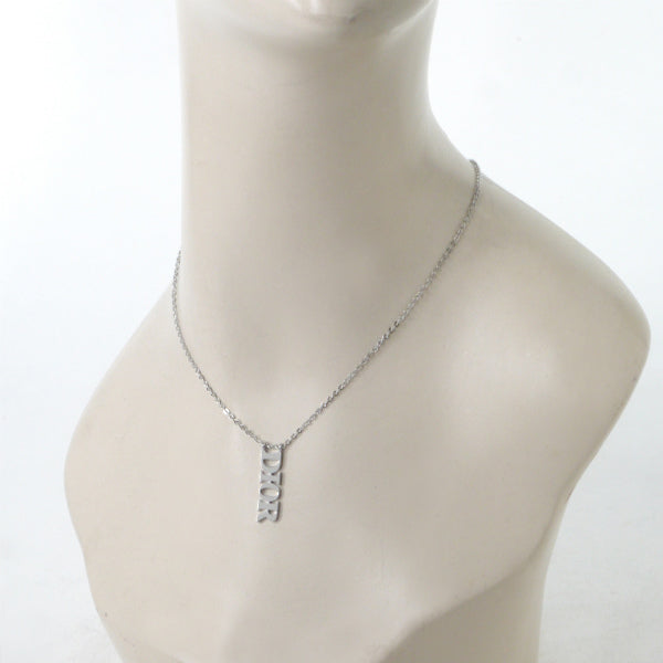 C.Dior ロゴチャームプレートネックレス(シルバー)